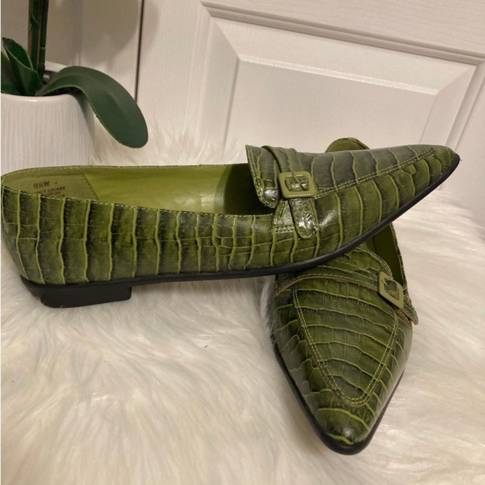 Cloud Walkers Olive Green Flats Size 9.5